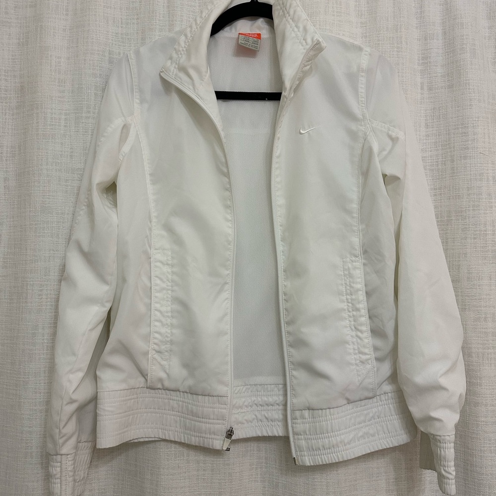 Nike White Lightweight Jacket with Ribbed Cuffs